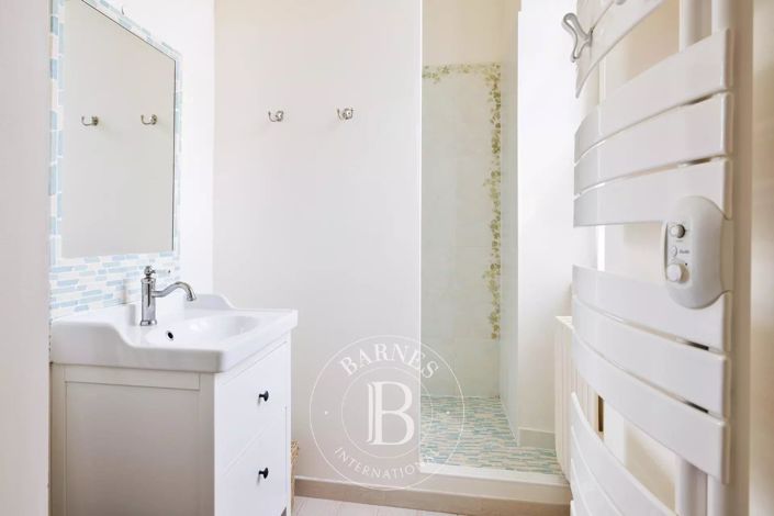 Image No.21-6 Bed House for sale