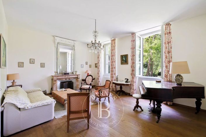 Image No.9-6 Bed House for sale