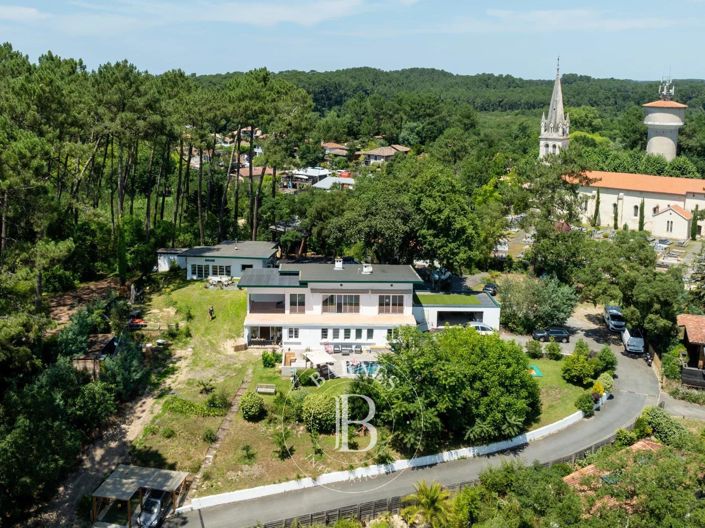 Image No.1-7 Bed House for sale