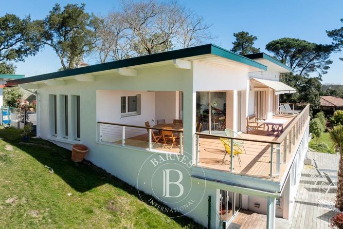 Image No.11-7 Bed House for sale