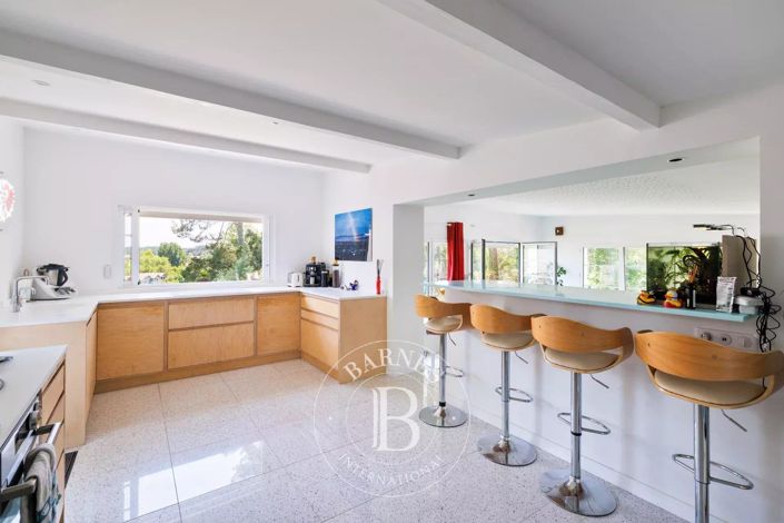 Image No.20-7 Bed House for sale