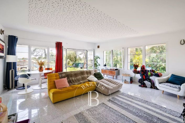 Image No.21-7 Bed House for sale