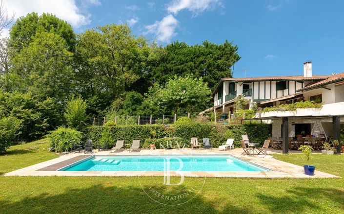 Image No.1-5 Bed House for sale