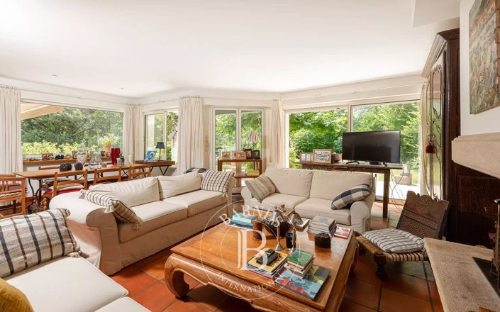 Image No.5-5 Bed House for sale