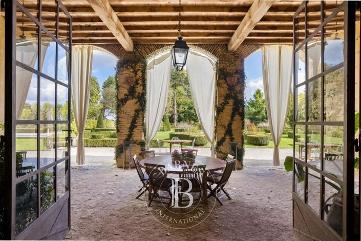 Image No.21-8 Bed House for sale