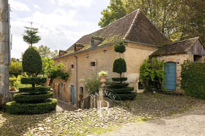 Image No.23-8 Bed House for sale