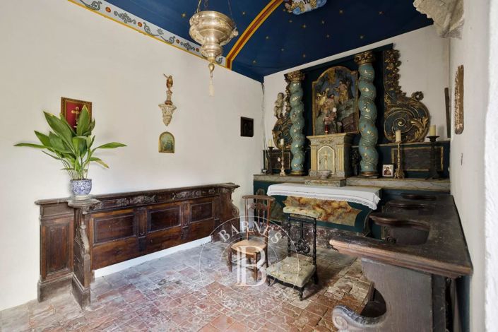 Image No.24-8 Bed House for sale