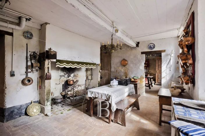 Image No.27-8 Bed House for sale