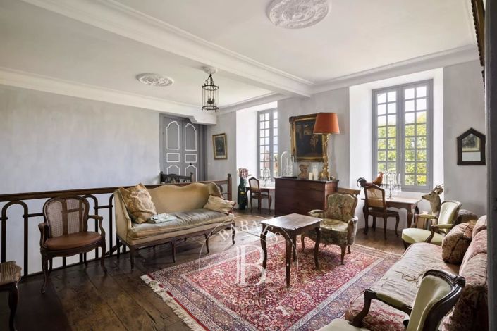 Image No.31-8 Bed House for sale