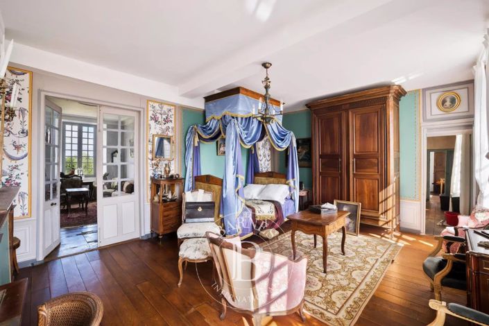 Image No.32-8 Bed House for sale