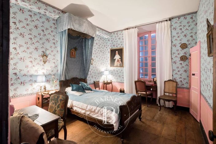 Image No.35-8 Bed House for sale