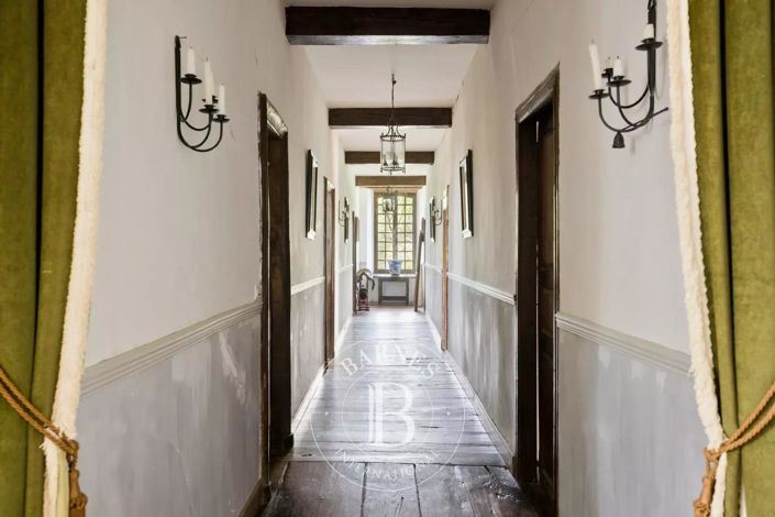 Image No.36-8 Bed House for sale