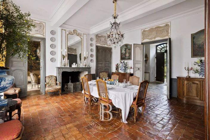 Image No.4-8 Bed House for sale