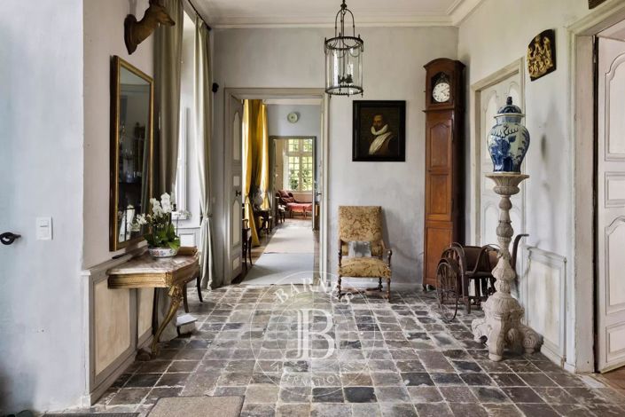 Image No.40-8 Bed House for sale