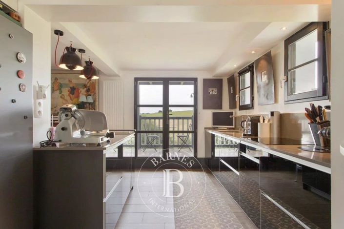 Image No.10-6 Bed House for sale