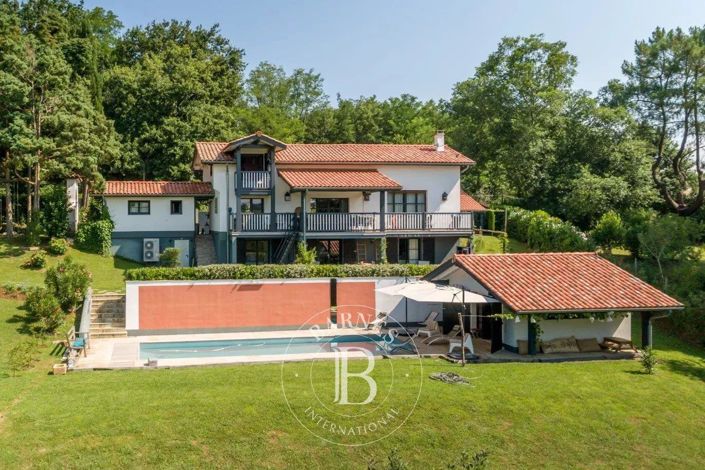 Image No.4-6 Bed House for sale