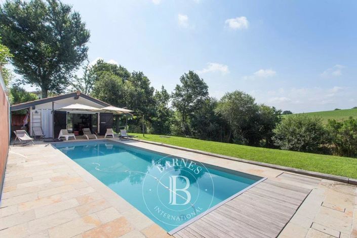 Image No.6-6 Bed House for sale