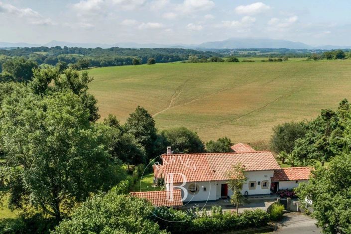 Image No.7-6 Bed House for sale