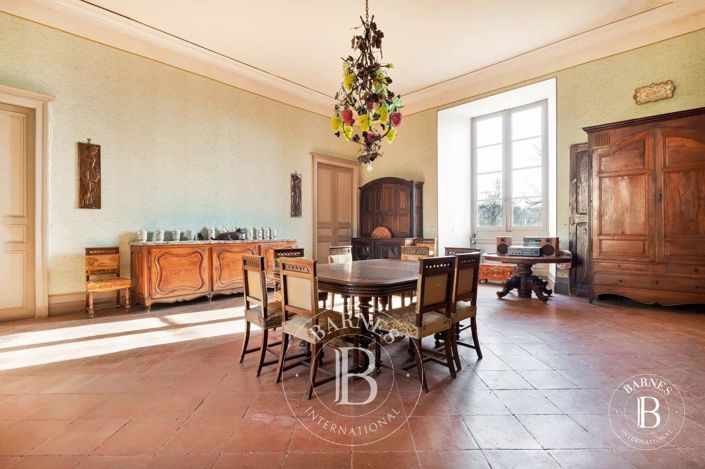 Image No.10-9 Bed House for sale