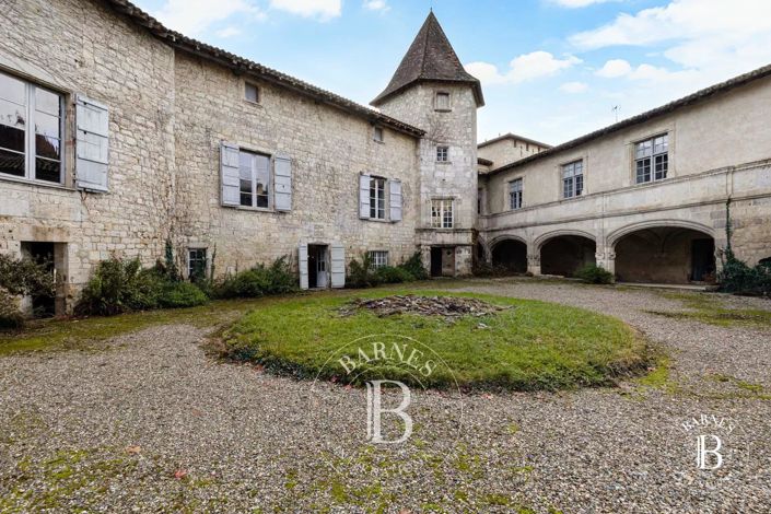 Image No.18-9 Bed House for sale