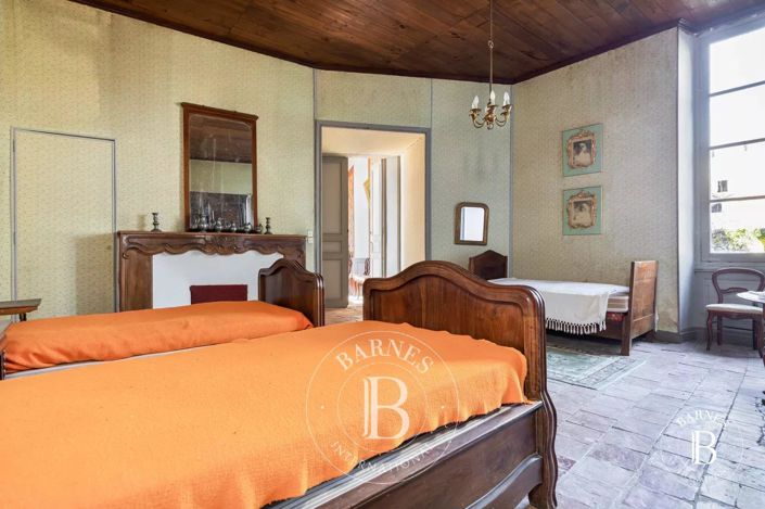 Image No.20-9 Bed House for sale