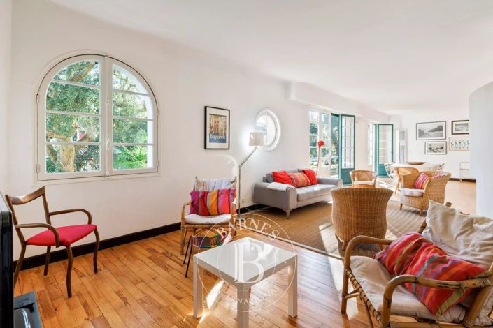 Image No.11-7 Bed House for sale