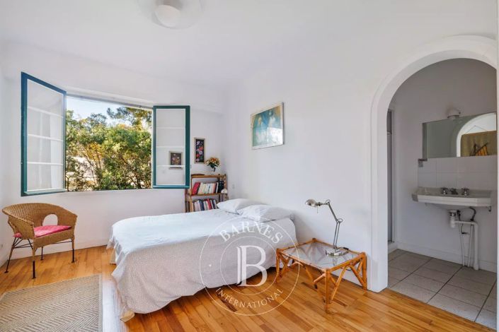 Image No.15-7 Bed House for sale