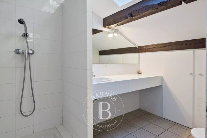 Image No.20-7 Bed House for sale