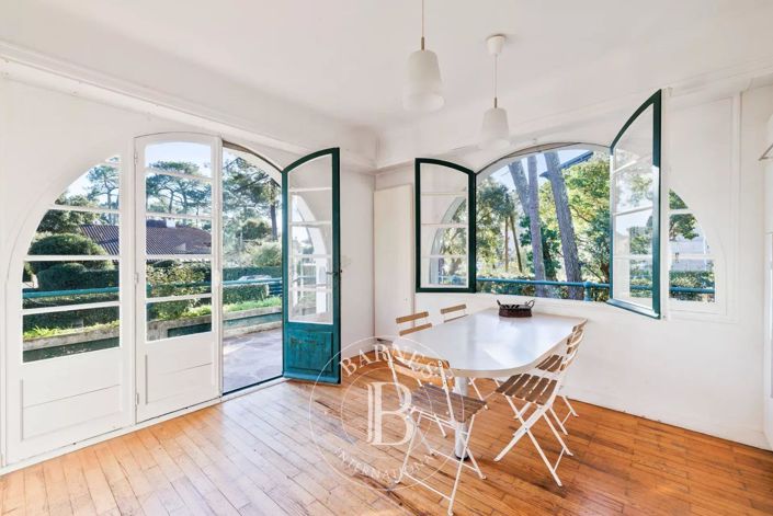 Image No.6-7 Bed House for sale