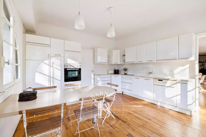 Image No.7-7 Bed House for sale