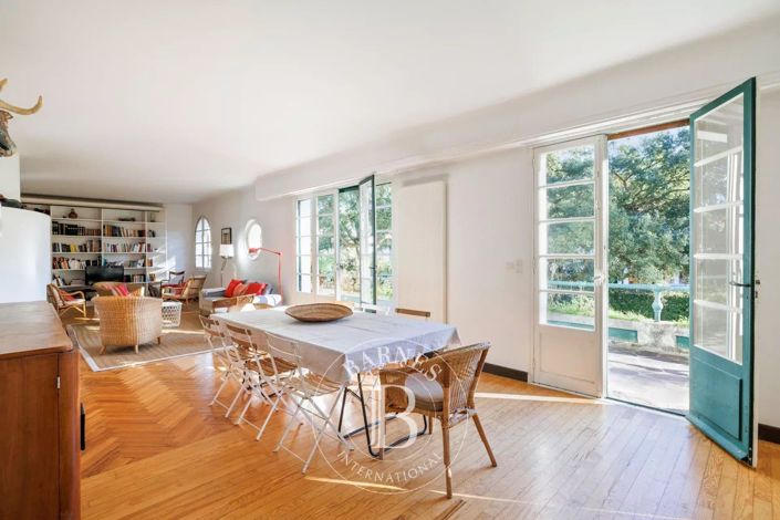 Image No.8-7 Bed House for sale