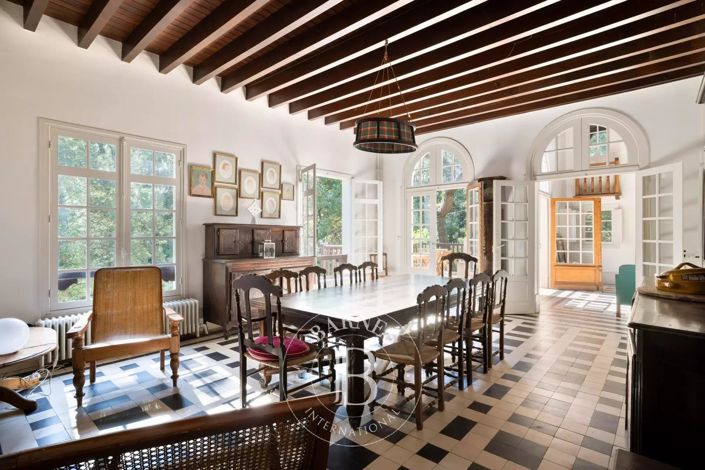 Image No.2-10 Bed House for sale