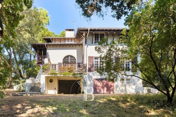 Image No.3-10 Bed House for sale