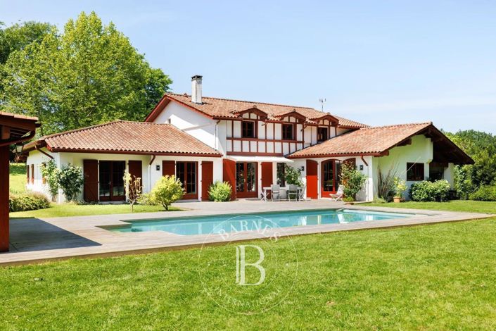 Image No.1-7 Bed House for sale