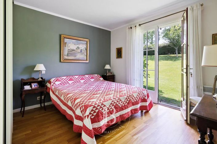 Image No.10-7 Bed House for sale