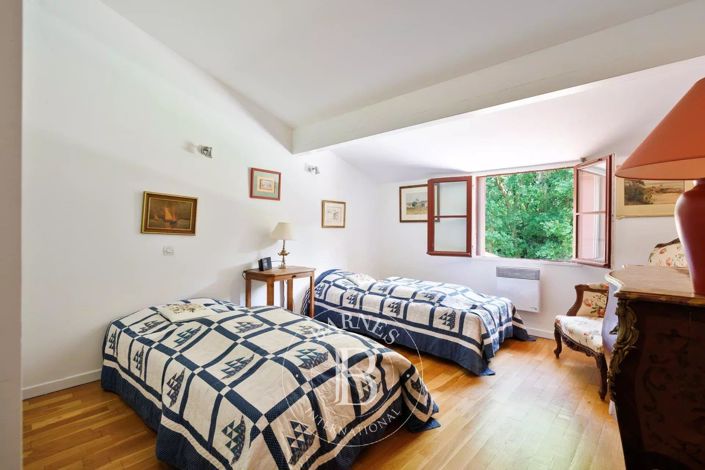 Image No.15-7 Bed House for sale