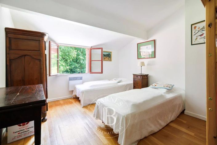 Image No.16-7 Bed House for sale