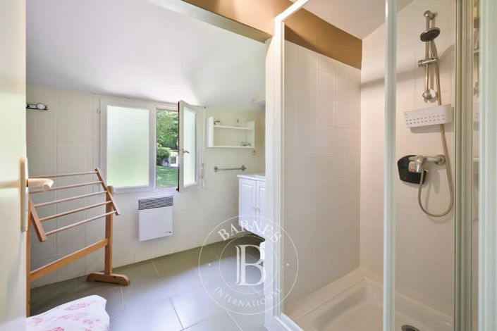 Image No.18-7 Bed House for sale