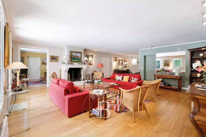 Image No.7-7 Bed House for sale