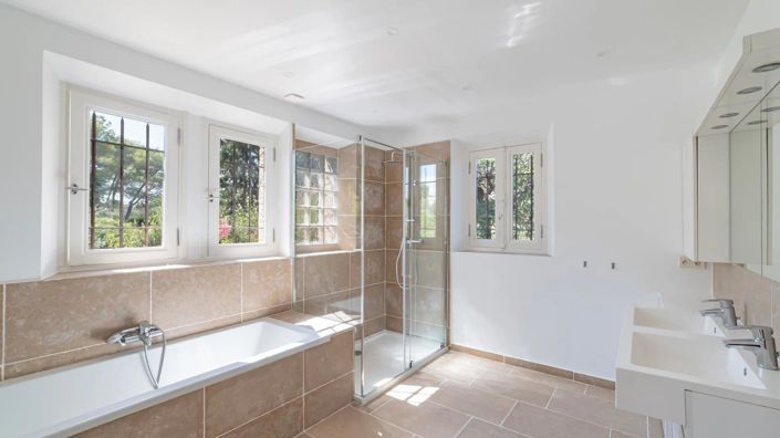 Image No.23-5 Bed House for sale