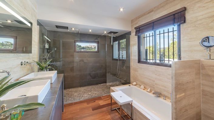 Image No.28-5 Bed House for sale