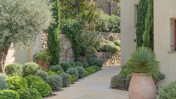 Image No.9-5 Bed House for sale