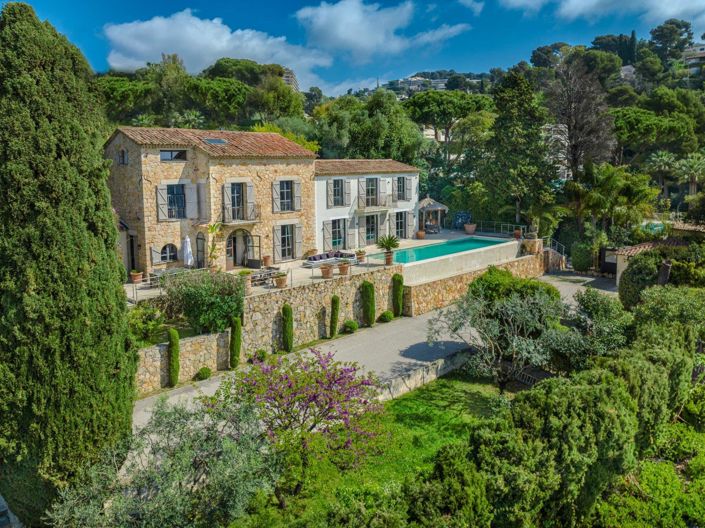 Image No.1-8 Bed House for sale