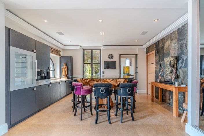 Image No.10-8 Bed House for sale