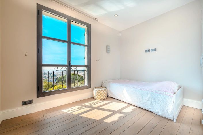 Image No.16-8 Bed House for sale