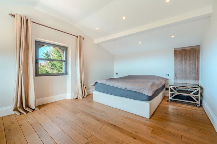 Image No.24-8 Bed House for sale