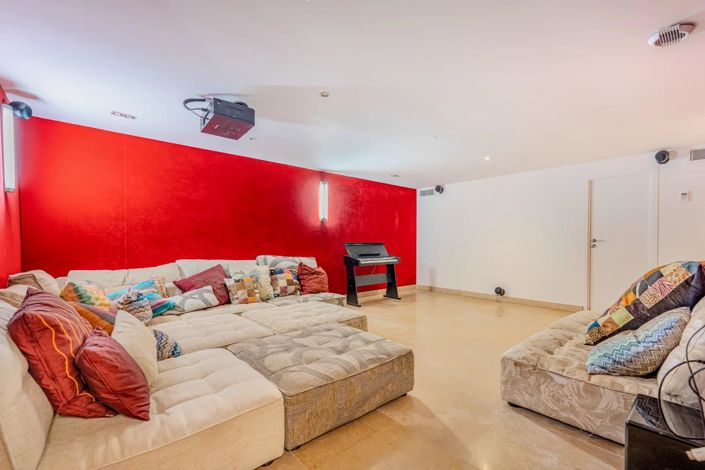 Image No.26-8 Bed House for sale