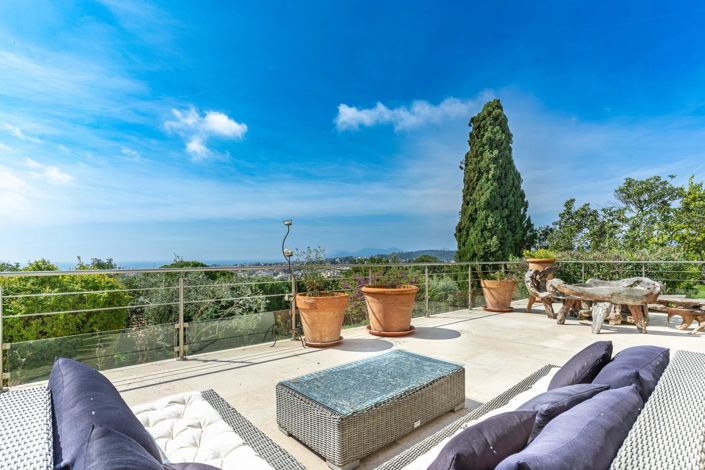 Image No.29-8 Bed House for sale