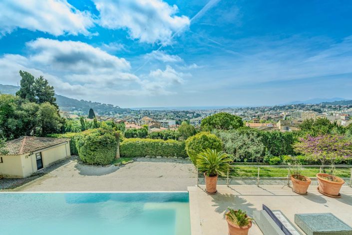 Image No.32-8 Bed House for sale