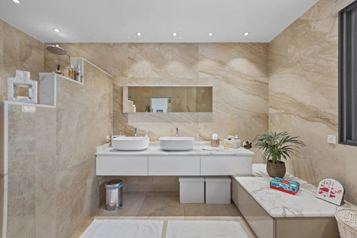 Image No.12-3 Bed House for sale